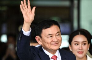 Bekas PM Thailand dibicarakan atas tuduhan hina institusi diraja