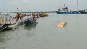 Bot terbalik ketika sedang diuji pandu