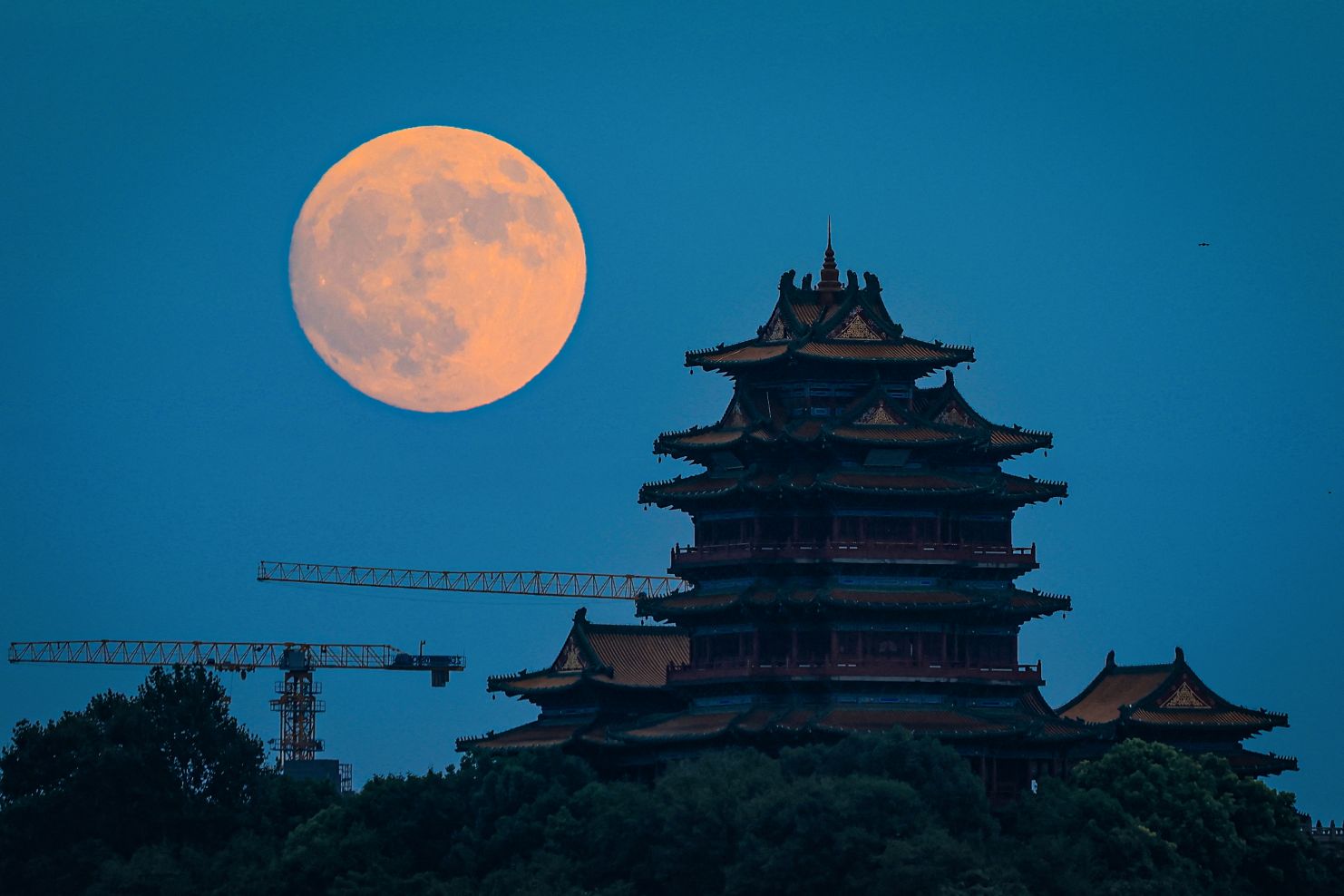 China, Rusia rancang bina reaktor nuklear di permukaan bulan