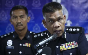Cops hunt for 5 men after snooker game turns violent