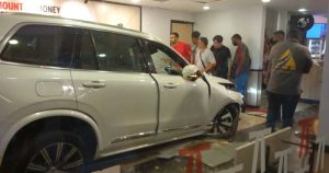 Elderly woman hurt as MPV crashes into Sitiawan fast food restaurant