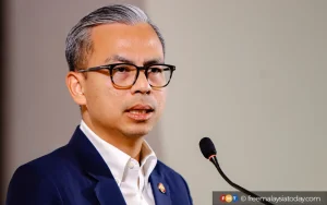 Fahmi disputes Rafizi’s claim PKR political bureau agreed on no polls