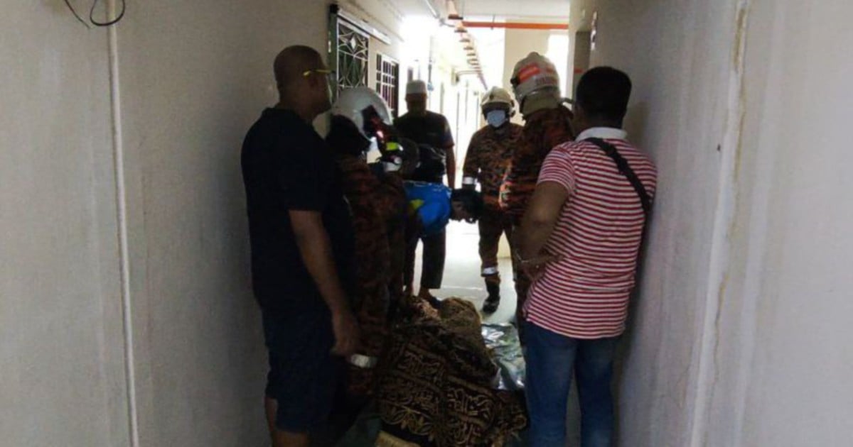Firefighters assist police in removing body of 200kg man from 14th floor
