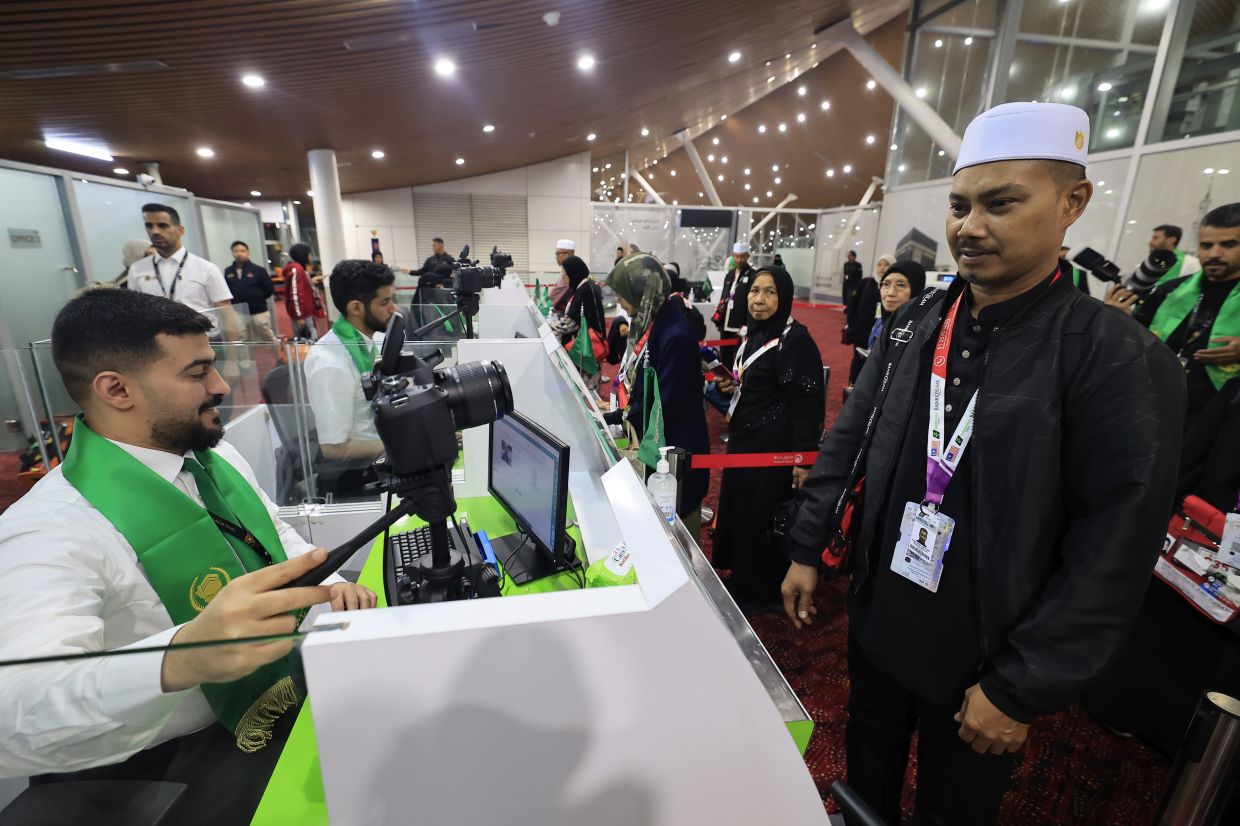 First group of Malaysian pilgrims departs for haj