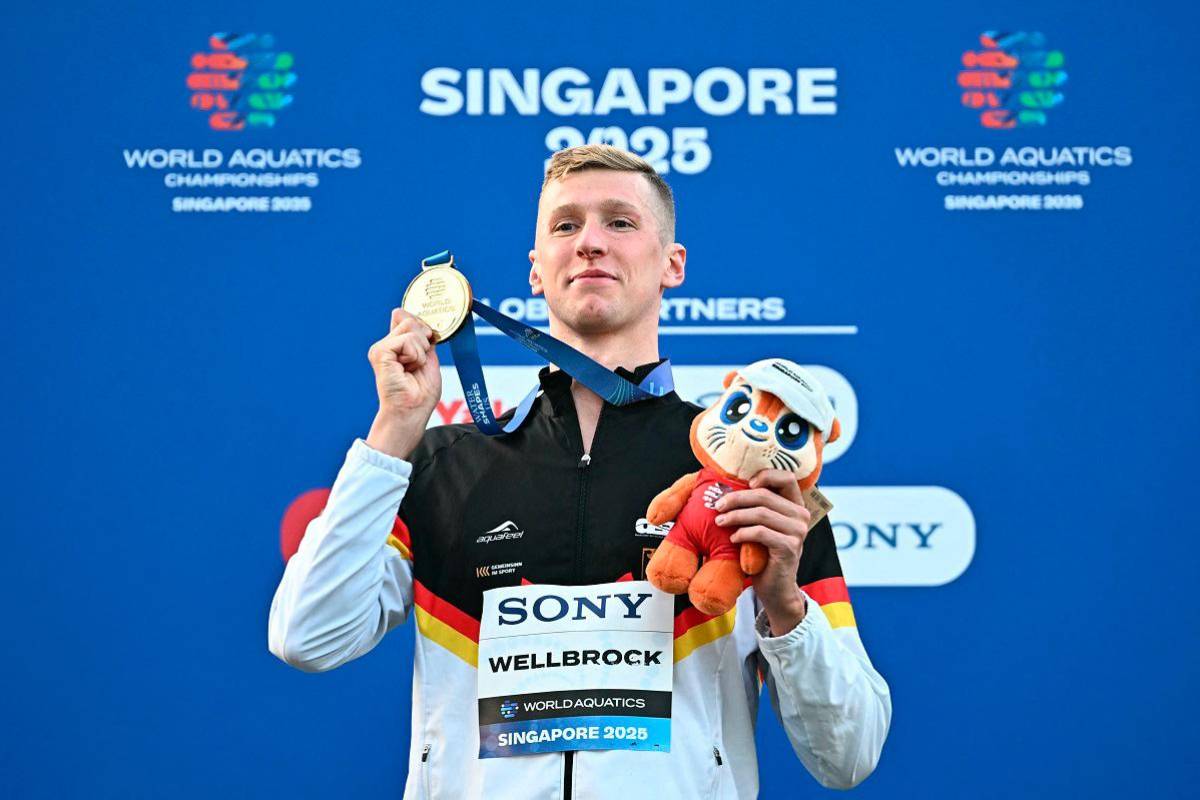 Florian Wellbrock claims world 10km swim gold after water delay in Singapore