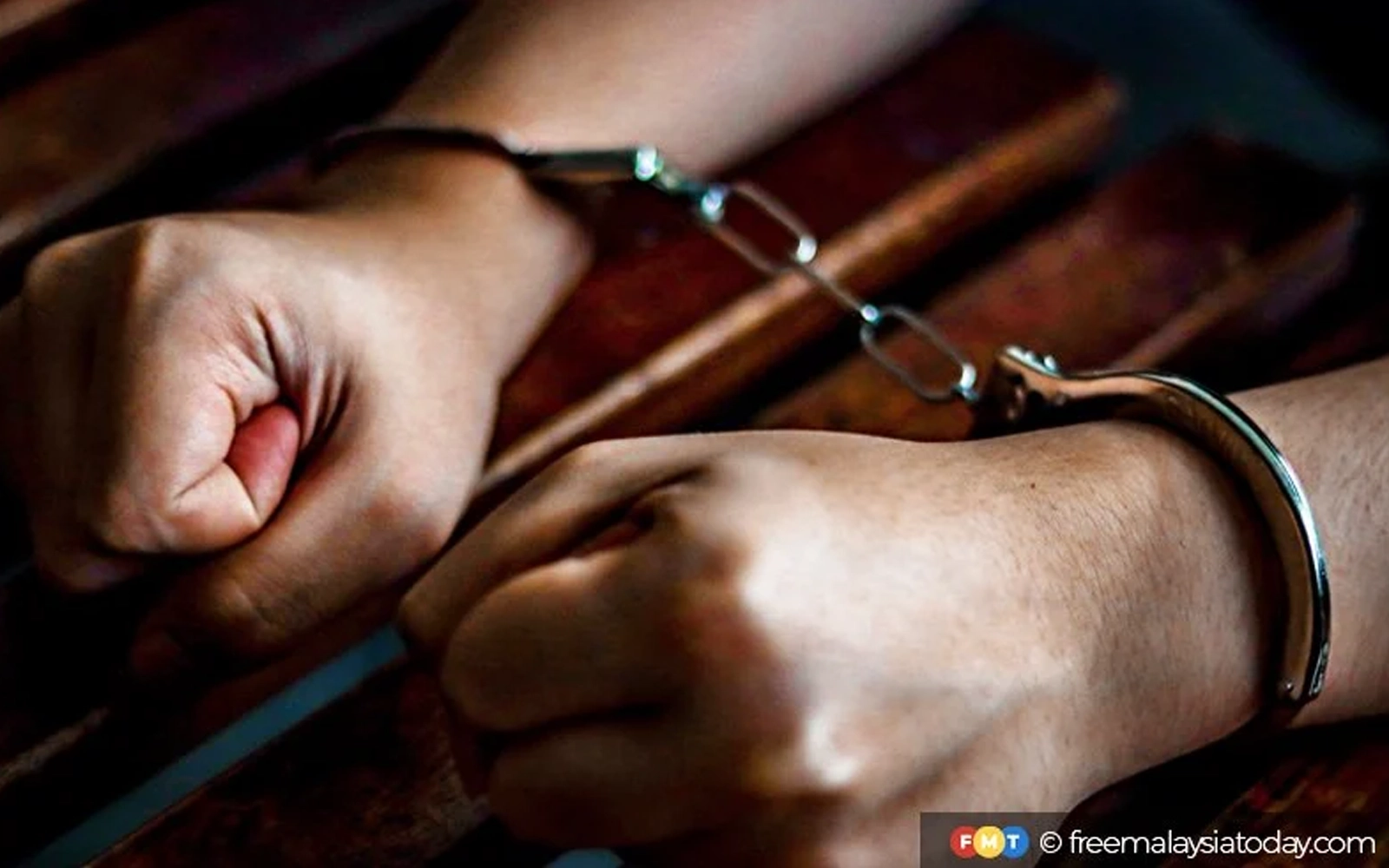 Foreigner bites off cop’s ear during arrest