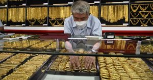 Gold sinks over 1pct as easing US-China tensions curb safe-haven demand