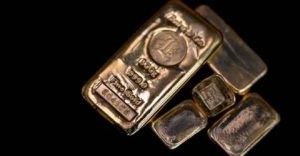 Gold slips amid hopes of easing US-China trade tensions