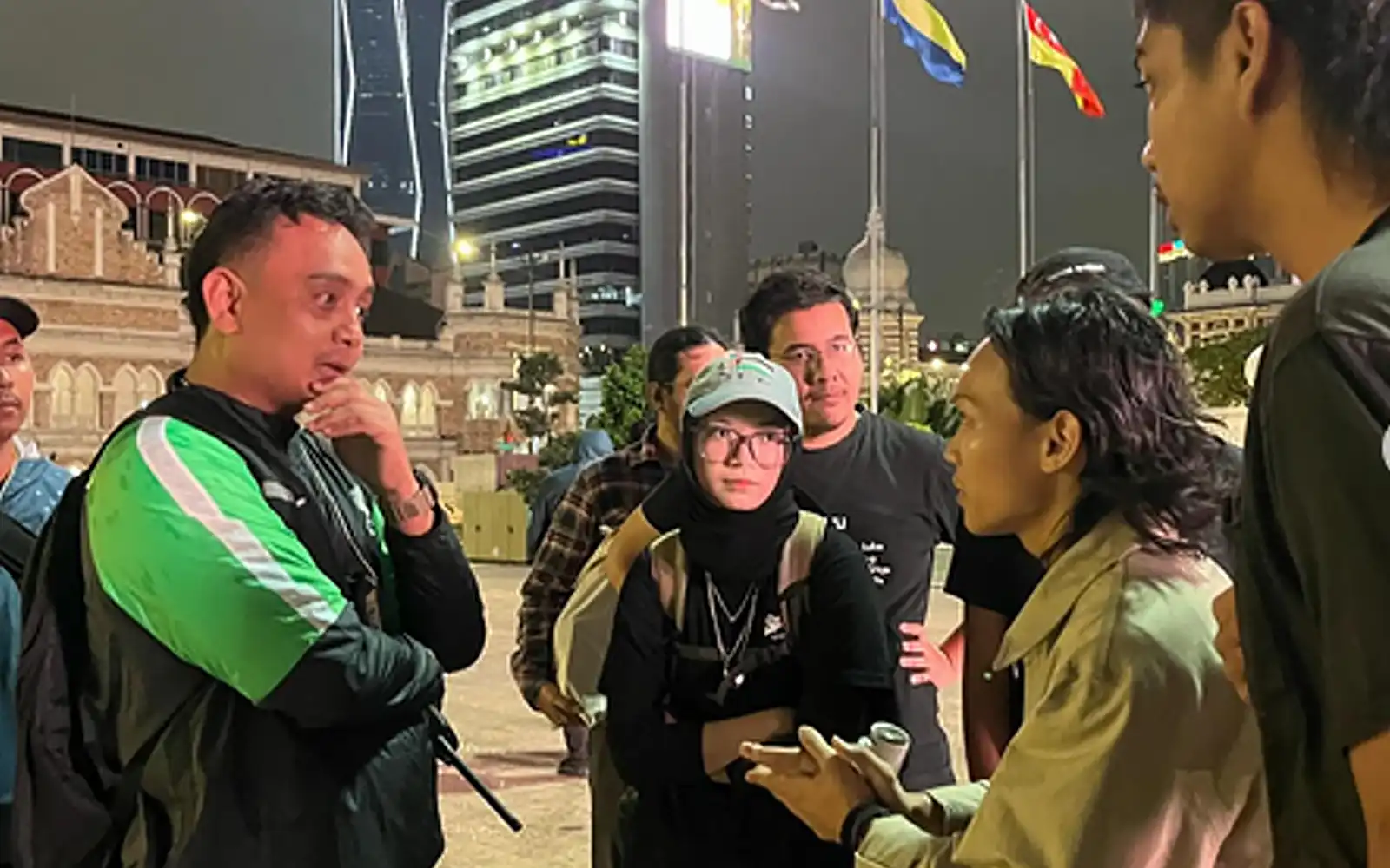 Group claims book-reading event at Dataran Merdeka disrupted by cops, DBKL