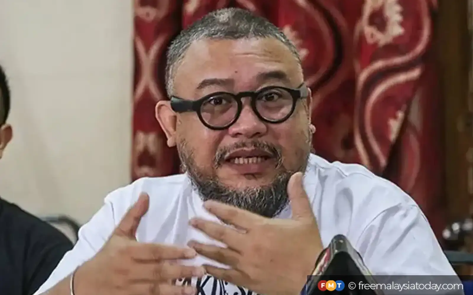 I’m a comedian but I don’t clown around with politics, says Afdlin