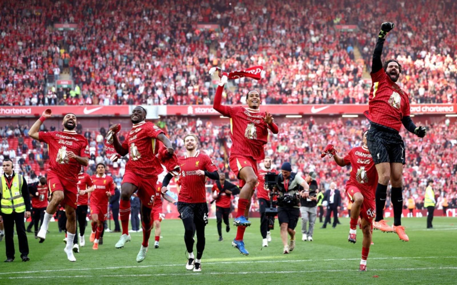 Imperious Liverpool smash Tottenham to win Premier League title
