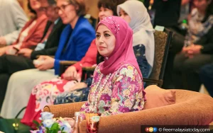In call for unity, Queen notes family’s close ties with four Indians