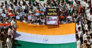 Indian and Pakistani troops exchange fire in Kashmir