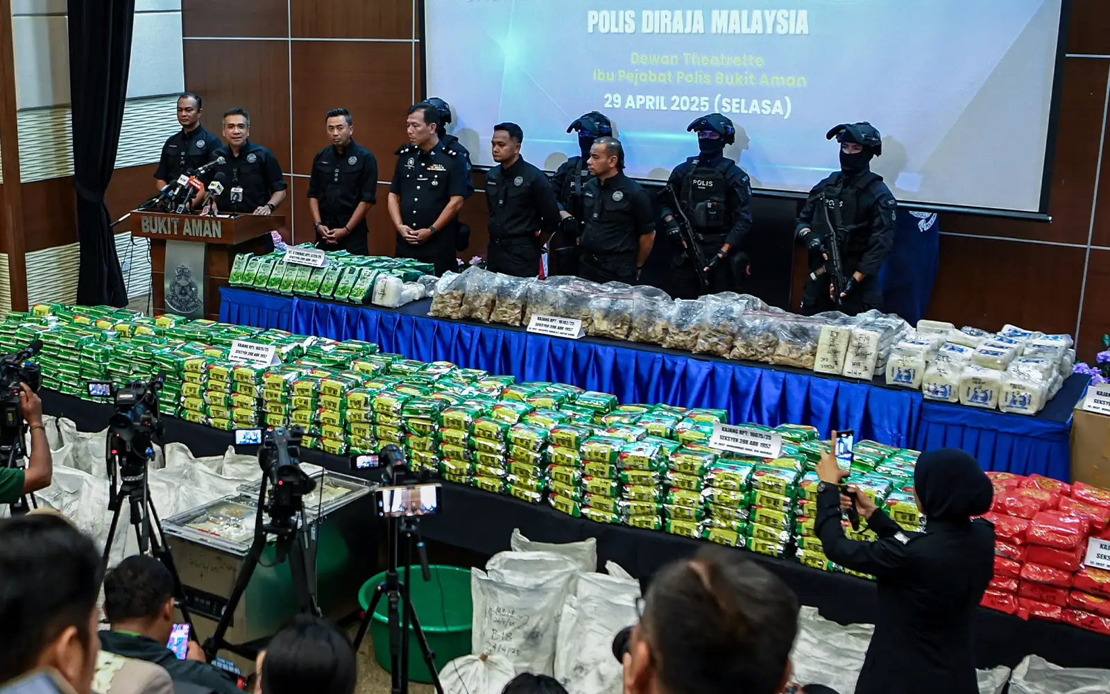International ring busted, 2 tonnes of drugs from South America seized