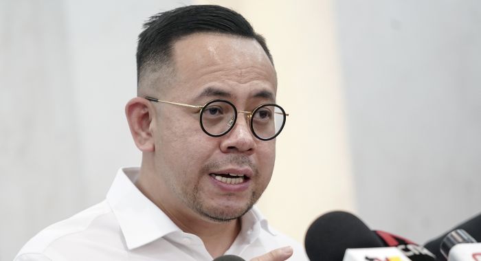 Kecam pelantikan bangsa Cina dalam ATM menghina negara