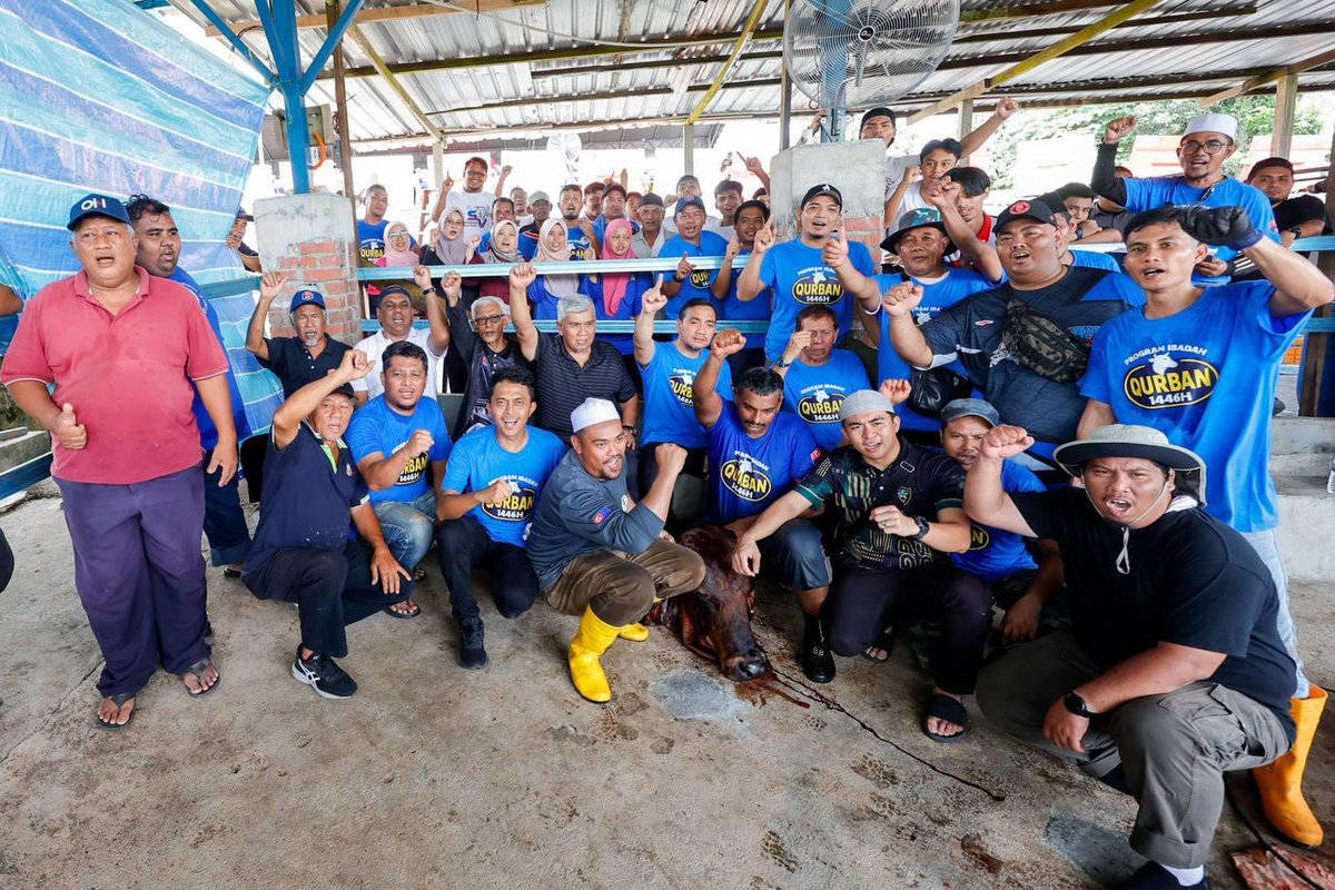 Keluarga Diraja Johor Kurnia 230 Lembu Korban Aidiladha