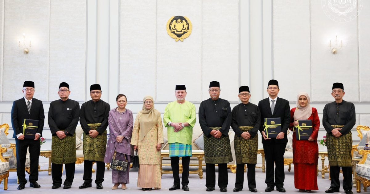 King presents appointment letters to three judges