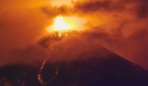 Lebih 700 penduduk dipindahkan selepas Gunung Berapi Fuego muntahkan debu panas