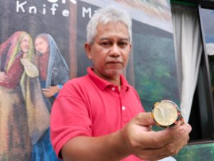 Letak duit syiling sebagai identiti