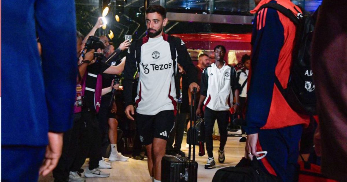 Man Utd land in Kuala Lumpur, receive overwhelming welcome