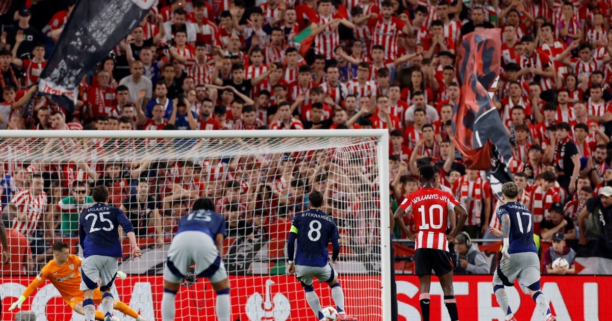 Man Utd seize control of Europa League semi against 10-man Bilbao