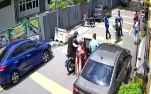 Man hurt trying to stop snatch thieves outside Kampung Pandan temple