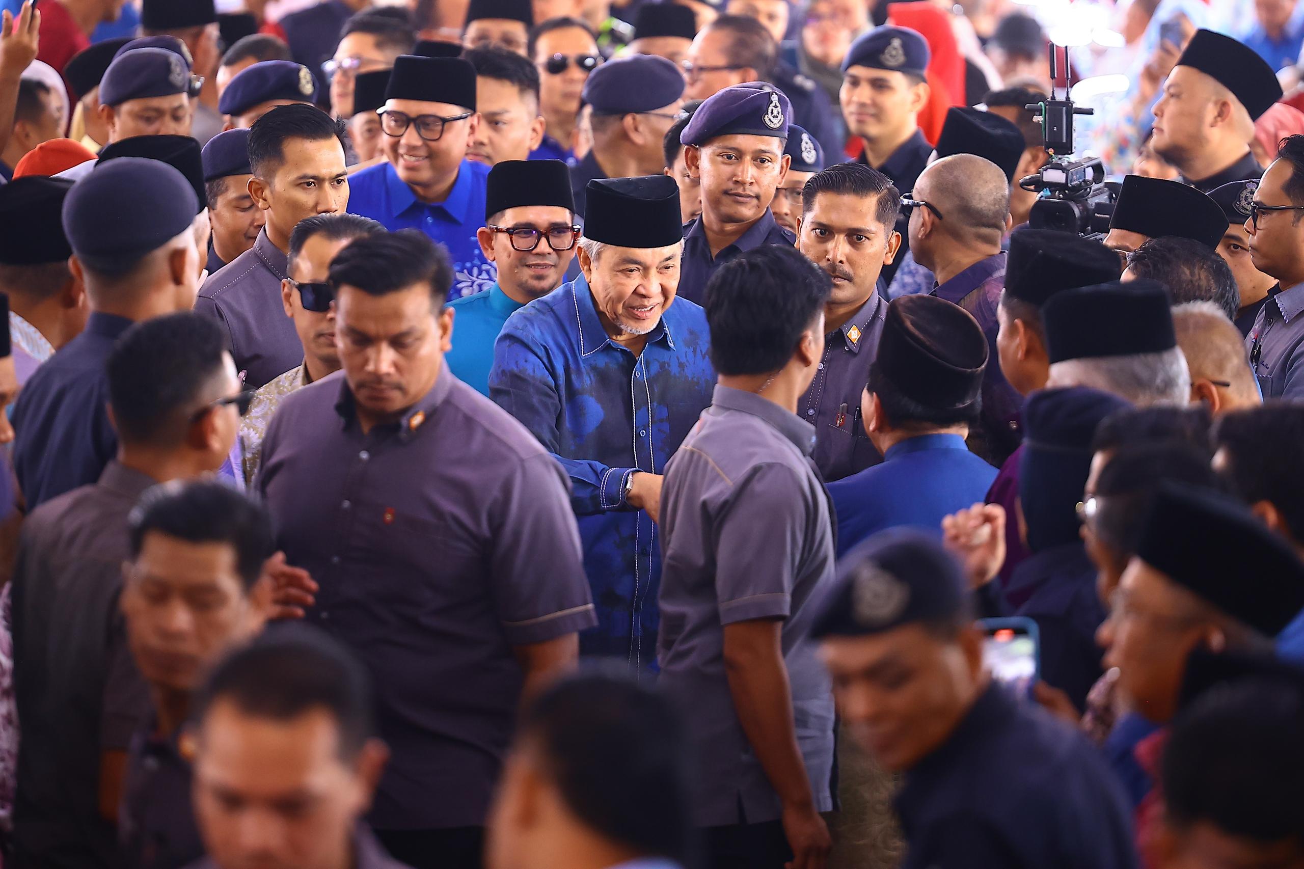 Minta peruntukan muka manis, dapat hentam kerajaan