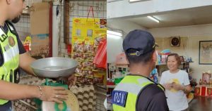 #NSTviral: Grocery shop owner praised as Domestic Trade video shows all regulations followed [WATCH]