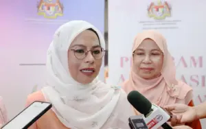 Cover Image for Teen hands mum’s jewellery worth RM140,000 to scammers