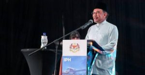 PM Anwar pushes for AI, digital tech mastery at school level
