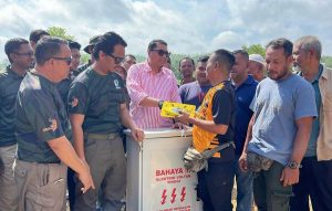 Pagar elektrik cegah gajah masuk kampung