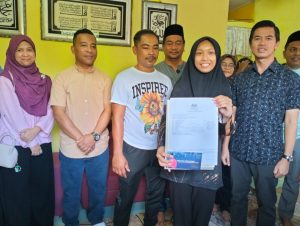 Pelajar MRSM balas jasa empat keluarga angkat