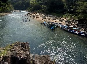 Pelancong 'Mat Saleh' teruja redah enam jeram