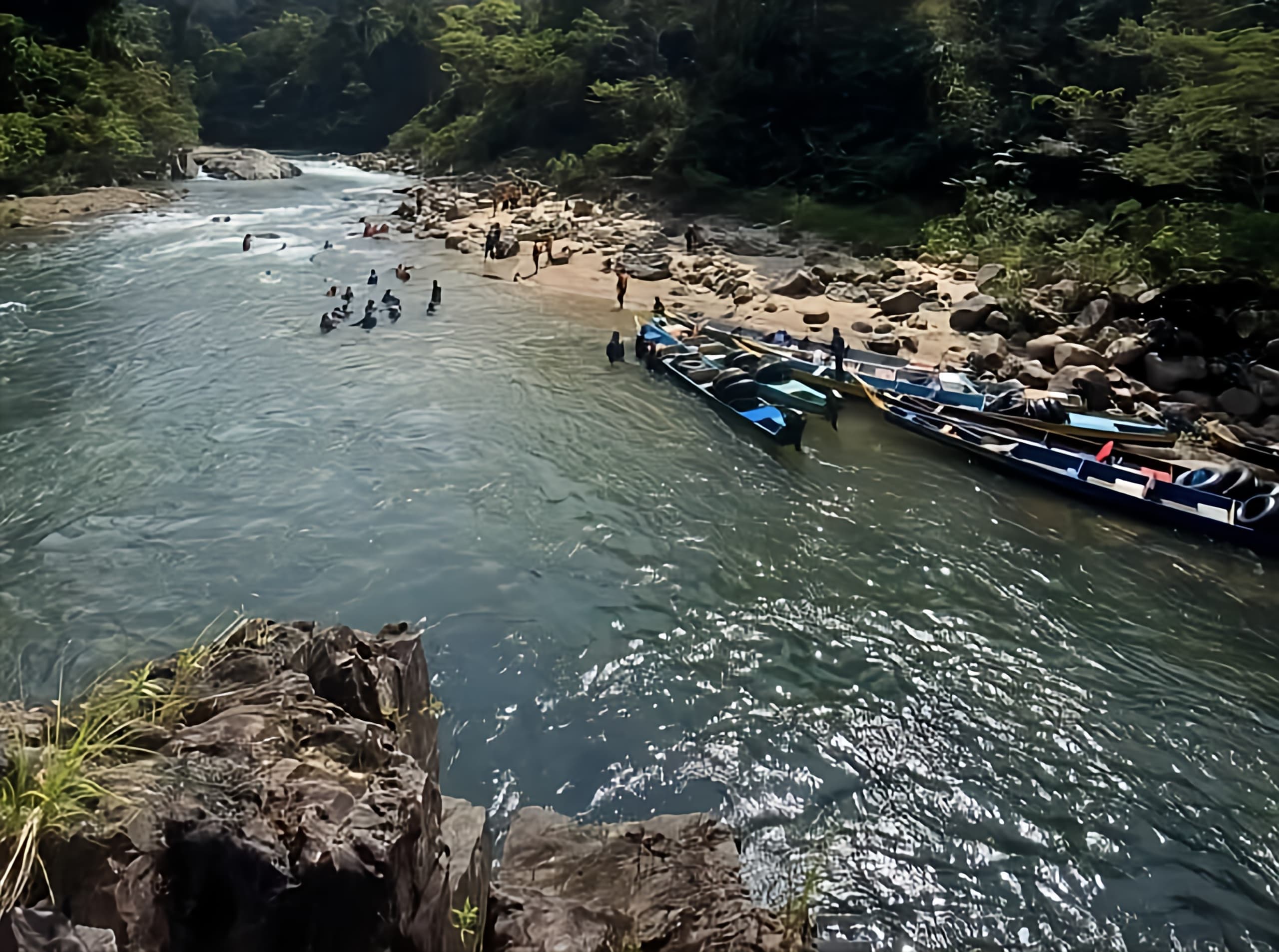 Pelancong 'Mat Saleh' teruja redah enam jeram