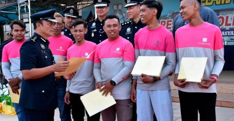 Penghantar makanan bantu polis cekup suspek kes ragut