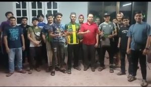 Pertandingan karom ala kampung meriah