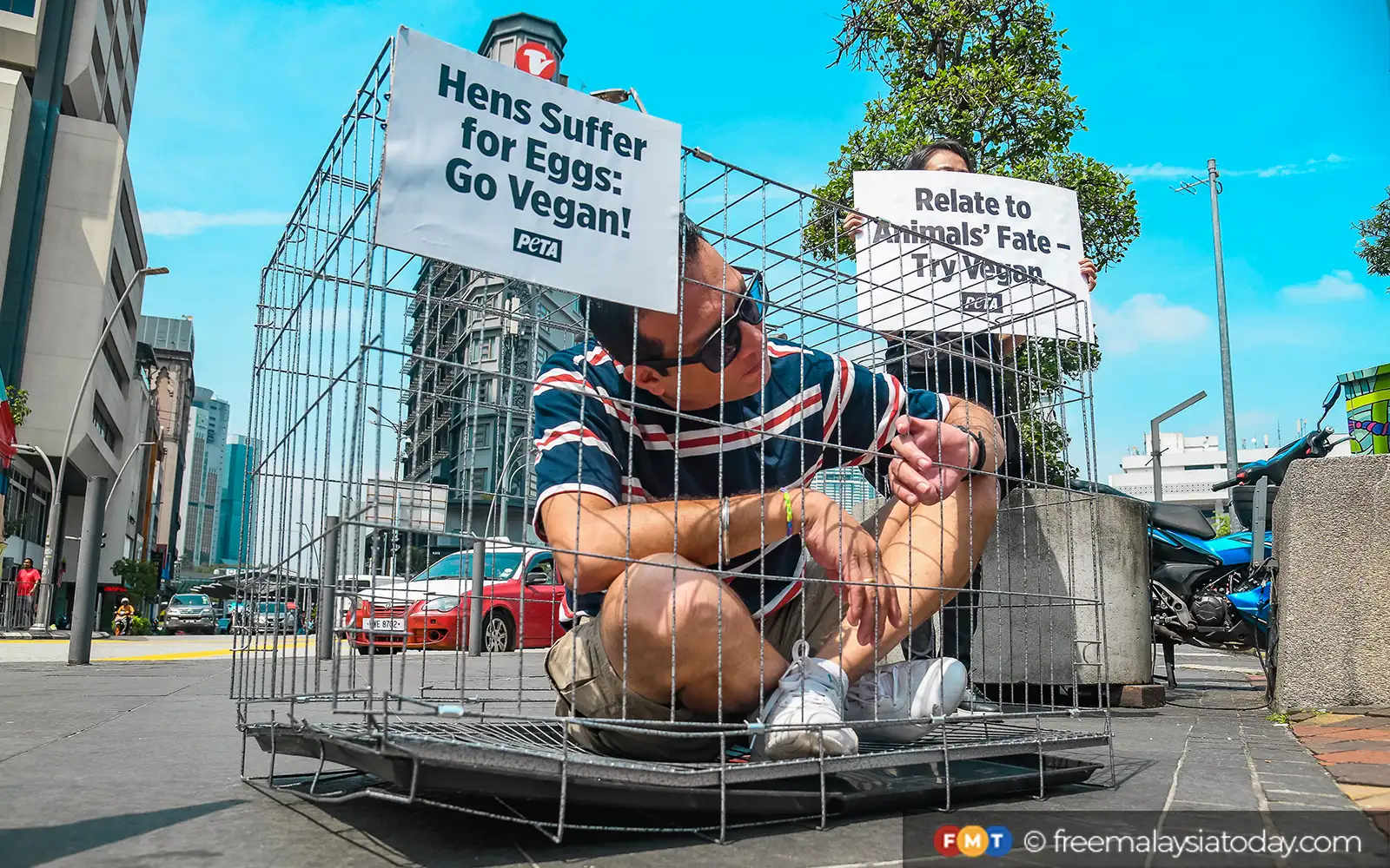 Peta touts ‘cage against the machine’ at Pasar Seni event