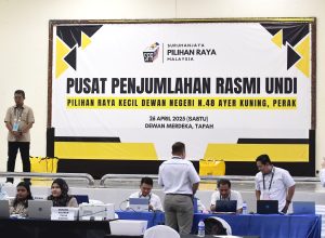Peti pengundian awal tiba di pusat penjumlahan undi