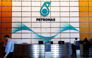 Petronas beku ambil pekerja sehingga Disember 2026