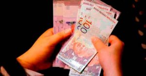 Ringgit opens higher against greenback on Friday