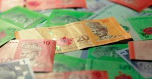 Ringgit strengthens vs US dollar at close