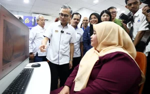 Scammers using fake wedding banquet invitations, says Fahmi