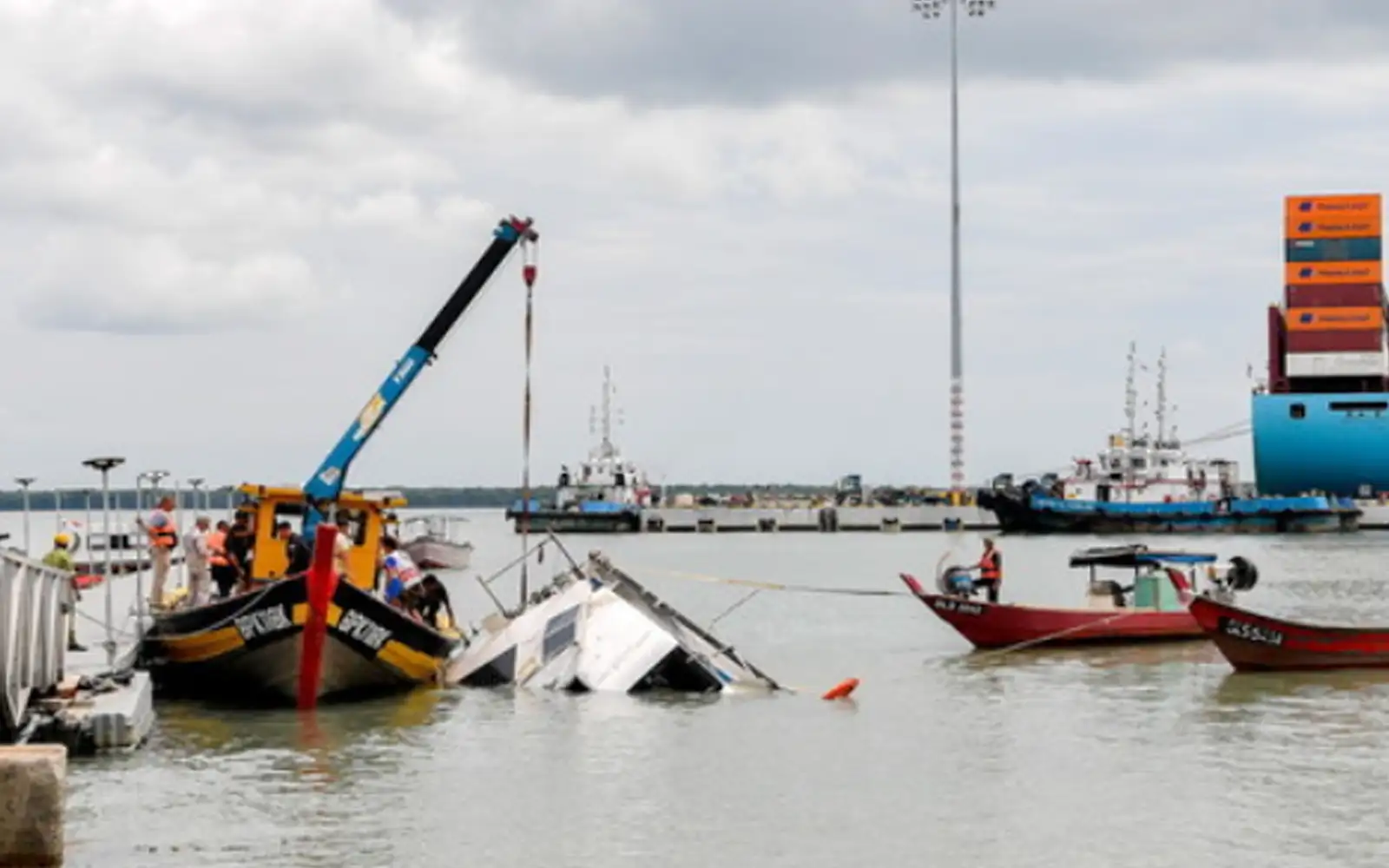Search continues for couple in Tanjung Harapan boat tragedy