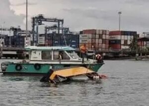 Search continues for missing couple after boat capsizes
