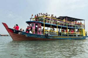 Selangor MMEA detains boat overloaded with almost 80 passengers