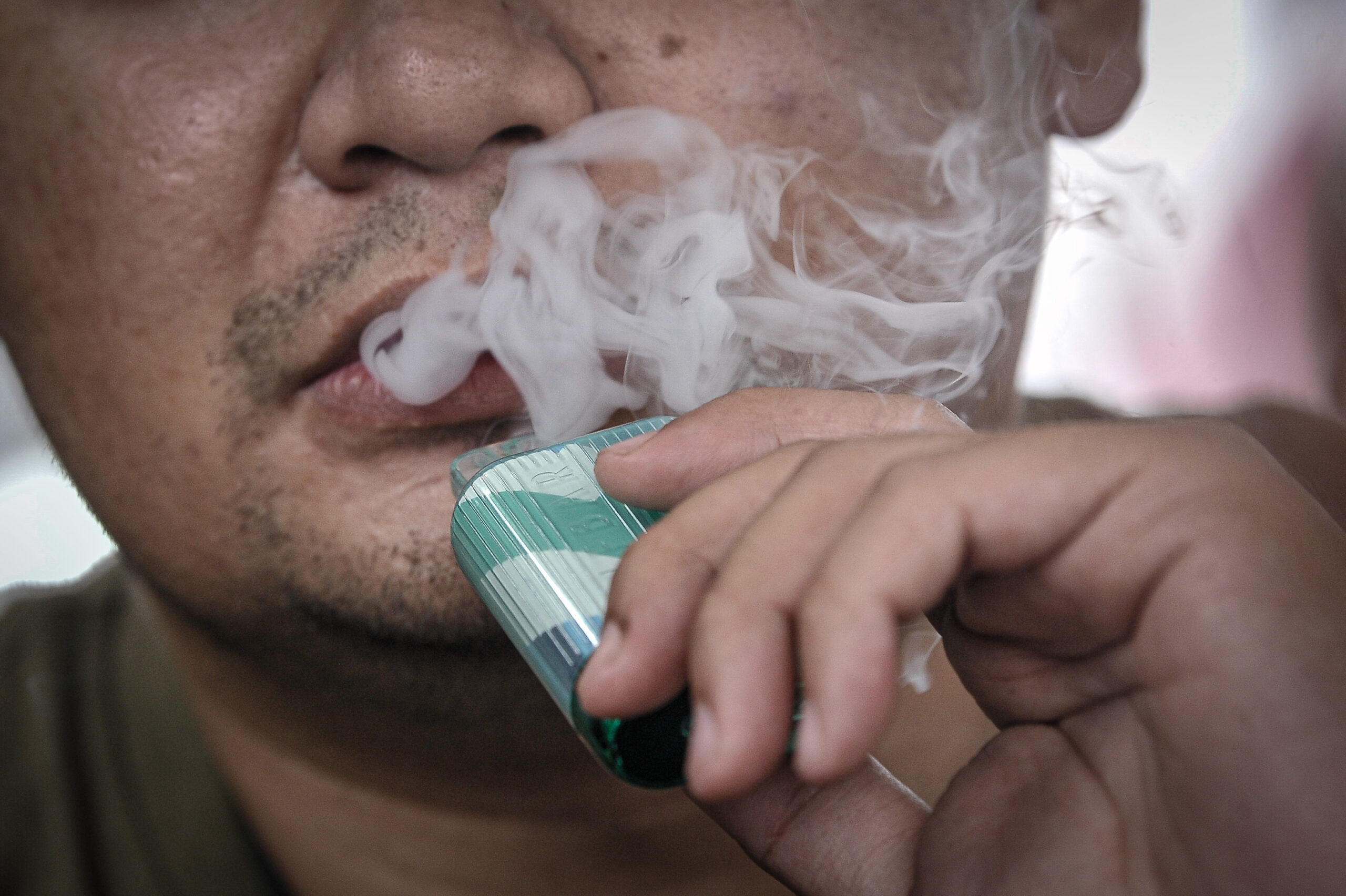 Selangor arah PBT rampas, sita iklan produk vape