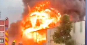 Senai paint factory fire injures 3, destroys vehicles and nearby units