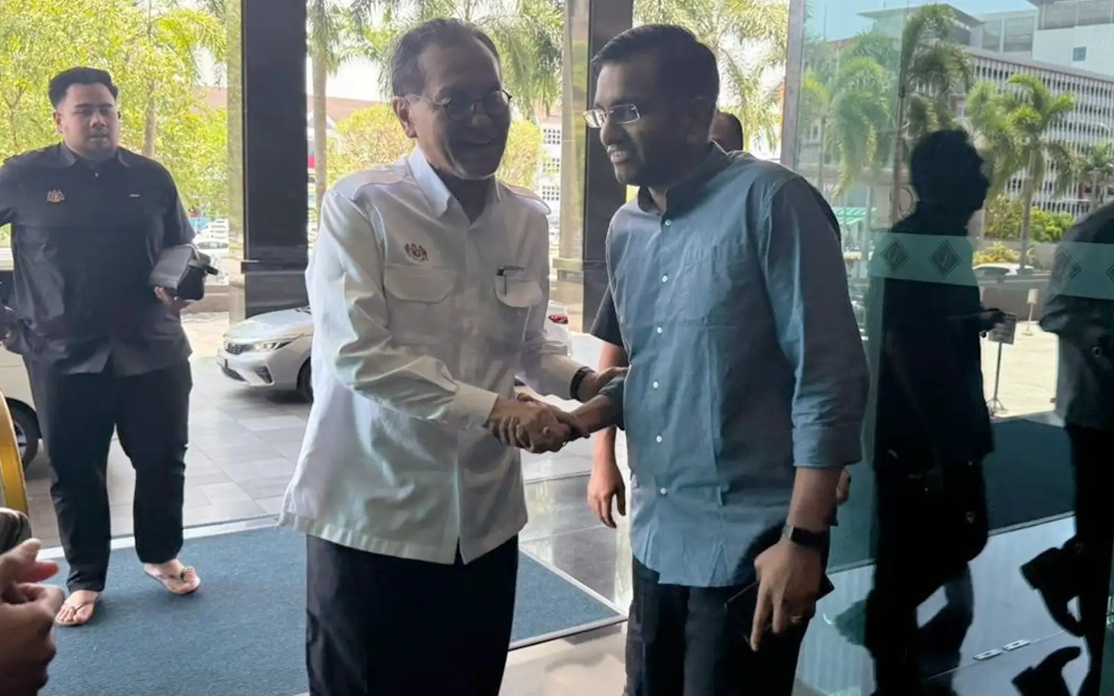 Solution for parallel pathway specialists by mid-May, says senator