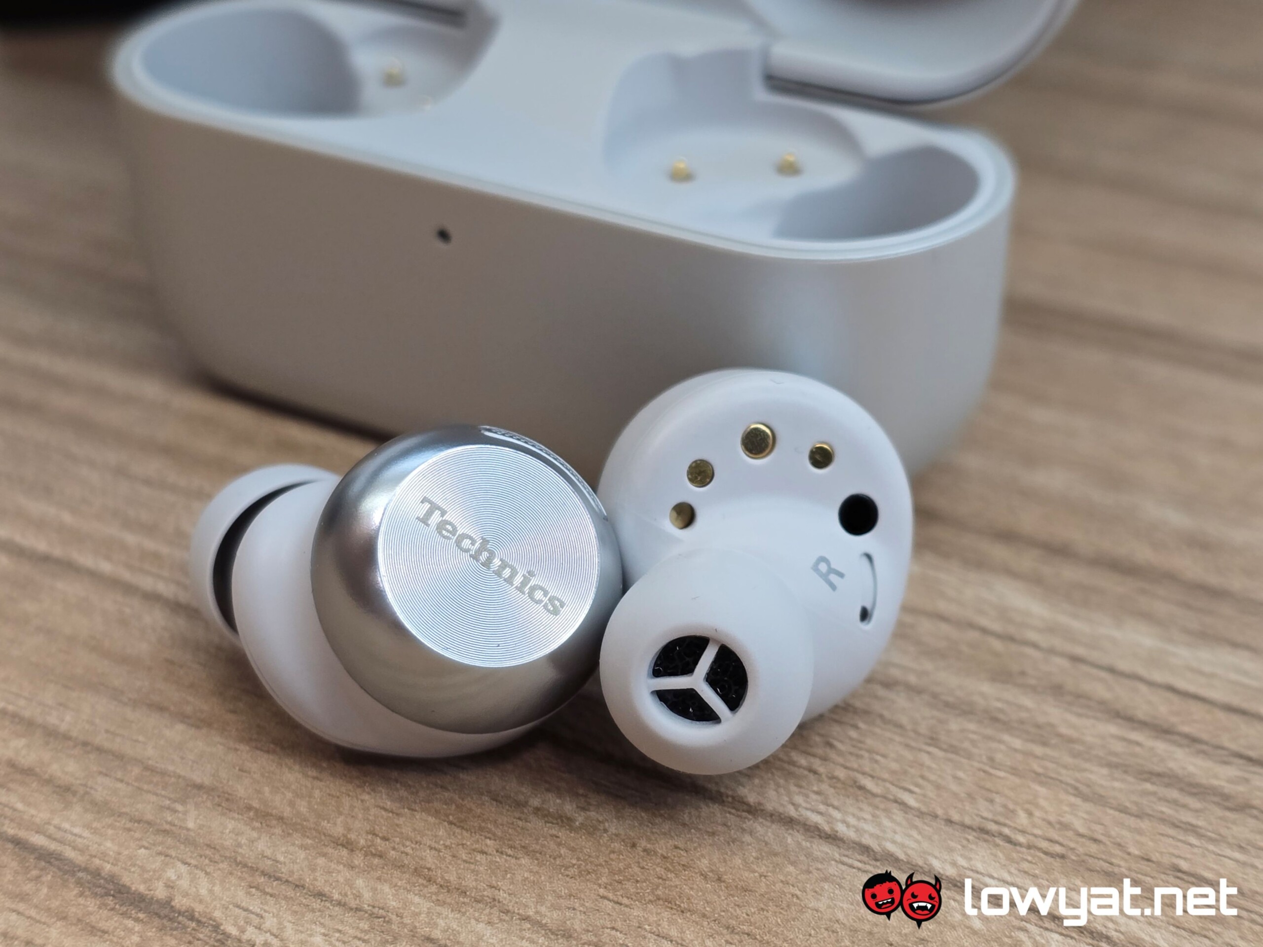 Technics AZ100 Lightning Review: The Hard-Hitting Sequel