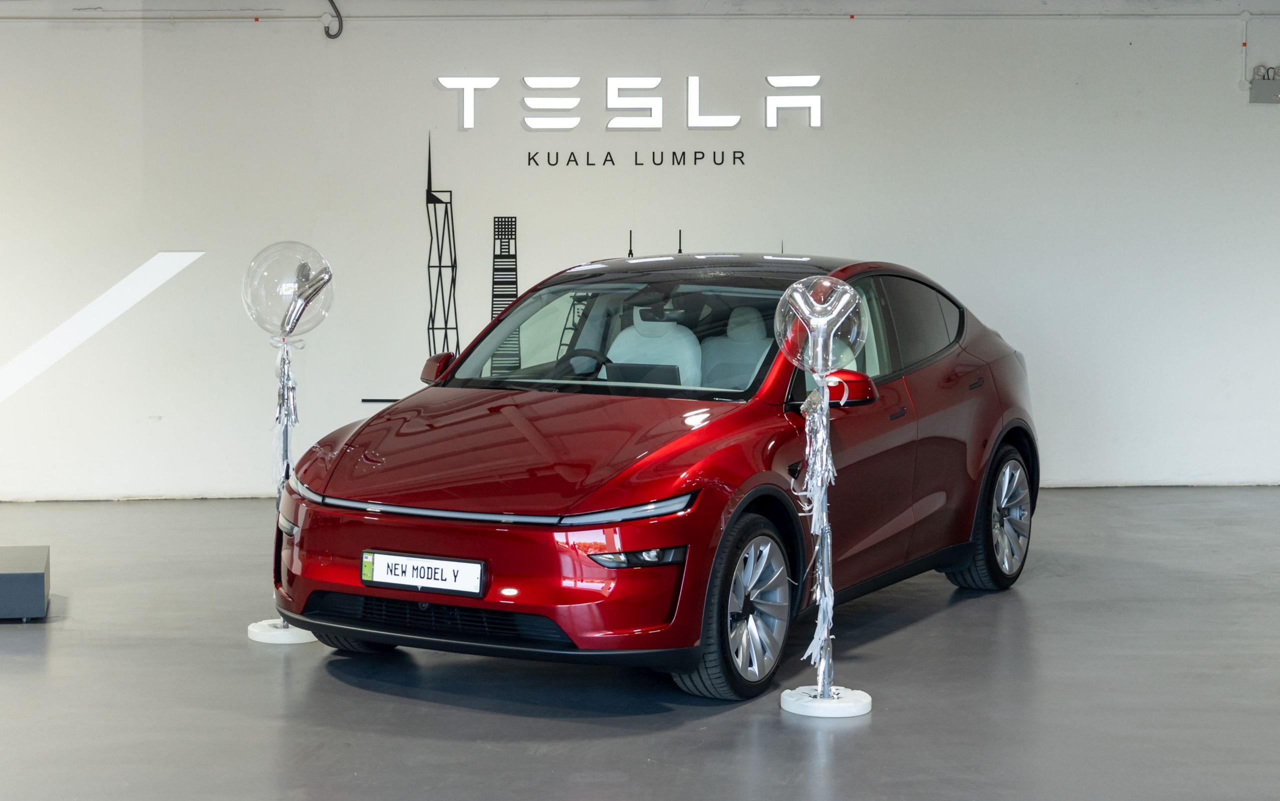 Tesla Model Y 2025 "Juniper" deliveries has started across Malaysia